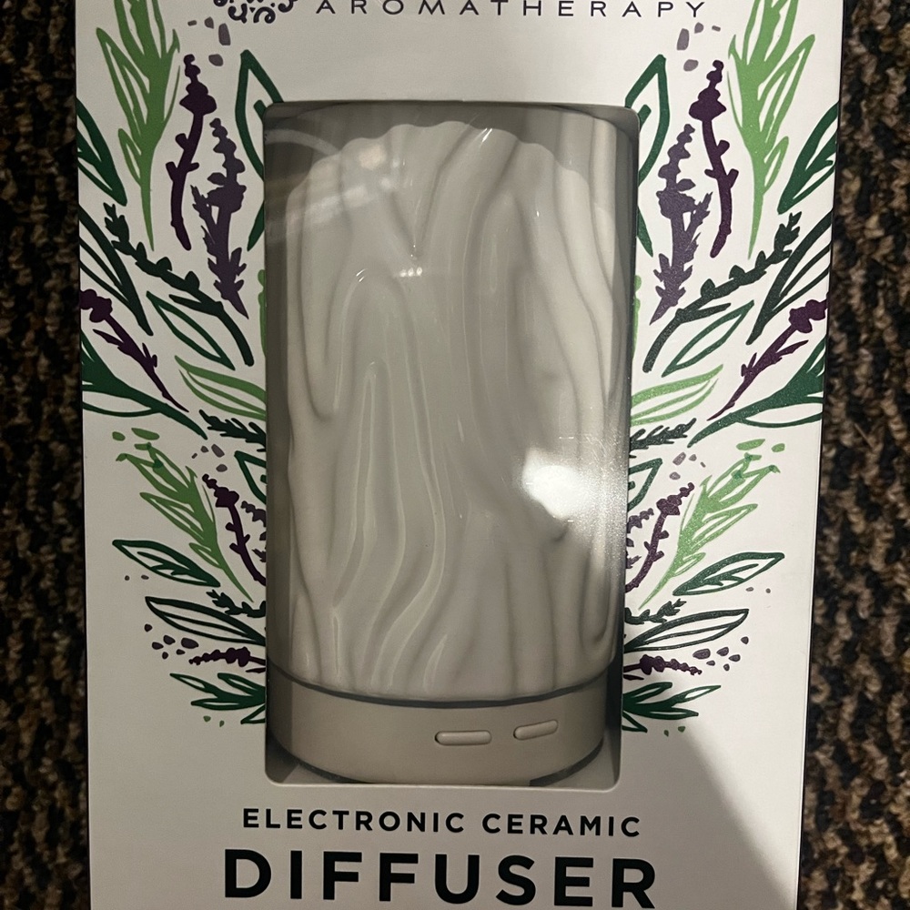 Rare Essence Electronic Ceramic Diffuser Brand New